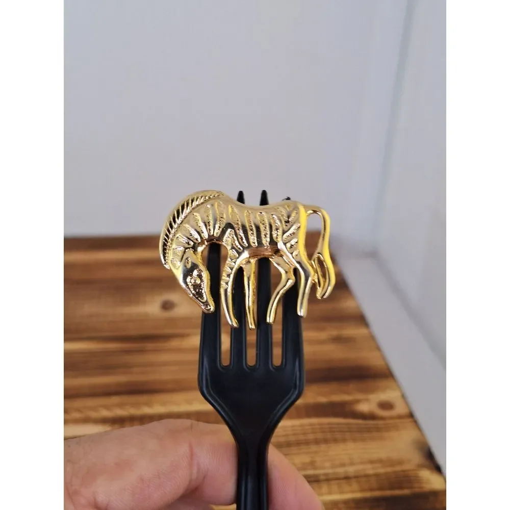 3D Gold Tone Jungle Zebra Brooch‎ Lapel Tie Pin Africa Safari Animal 1.5